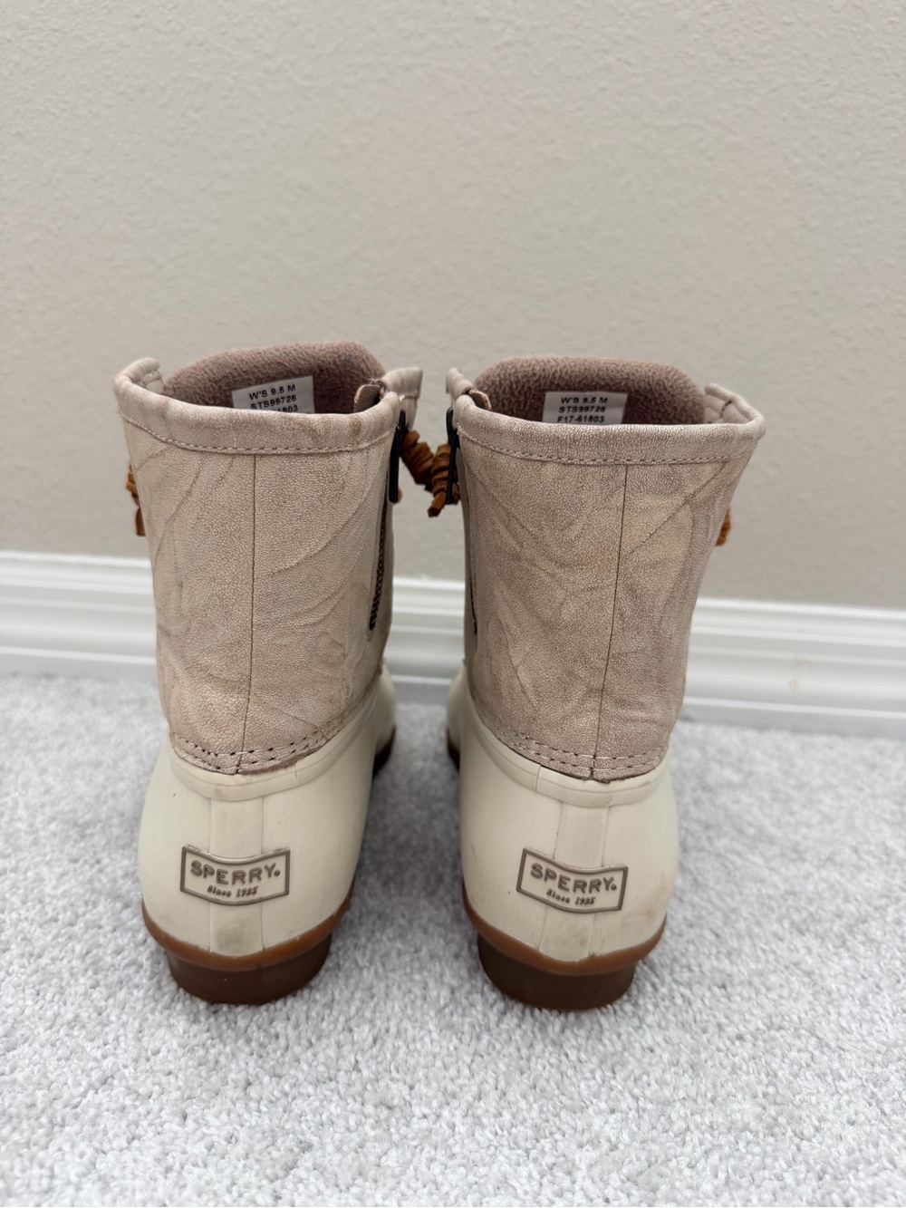 Sperry Cream and Brown Lace-Up Duck Boots, size 9.5 - Picture 5 of 8